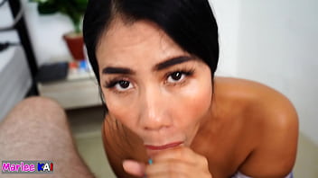 Pembantu Thailand Mengisap Kontol Sampai Keluar Sperma Di Payudaranya