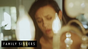 Anak Tiri Bandel Yang Menekan Selangkangan Ibu Mertua (penny Barber) – Dosa Keluarga Yang Membara