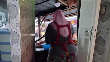 Ngemesin Banget, Tante Muslim Indonesia Montok