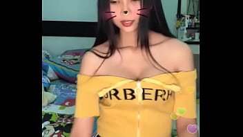 Asiática Sensual Na Transmissão Ao Vivo