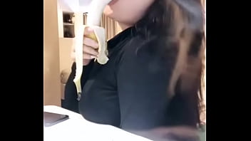 Monica Adhea, Model Indonesia Yang Ganas Dan Menggoda Dengan Aksi Oralnya Yang Menggairahkan