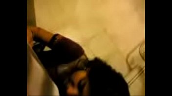 Gadis India Yang Menggoda Dengan Lekuk Tubuh Yang Memabukkan