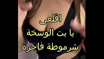 ممرضة عاهرة في العيادة تفتح رجليها للطبيب الفاسق ليدخل زبه في كسها المبلول