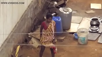Desi Berdiri Kencing Dan Mengencingi