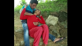 Pasangan Desi Bercinta Liar Di Ladang