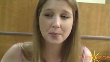 Sunny Lane Menggoda Di Ruang Rawat, Beraksi Mesra Di Tempat Umum!