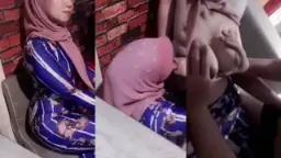 Jilbab Sensual Menggoda Atasannya Dengan Rayuan Mulut Yang Menggairahkan