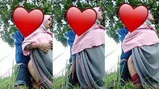Ukhti Menggairahkan Di Kebun, Mengaduh Kesakitan Yang Menggoda