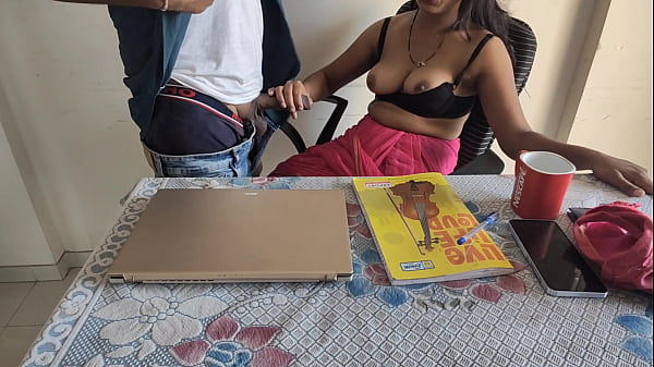 भारी उछाल वाली देसी भाभी को ऑफिस में ही जमकर चोदा