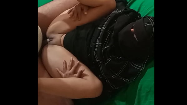 Bibi Muslim India Digituhin Pacarnya Dengan Gaya Hindi Yang Menggoda