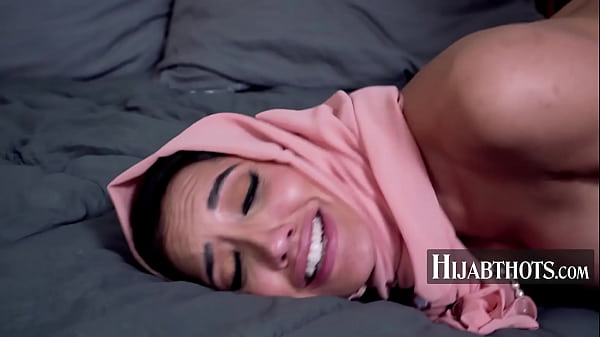 Panggilan Mesum Arab Chloe Amour Untuk Aksi Di Ranjang