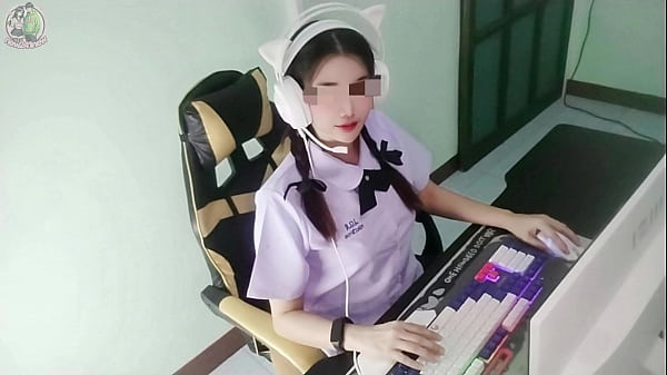 สาวนักศึกษาไทยโดนรุ่นพี่กระแทกหน้าจอคอม ครวญครางลั่นบ้าน