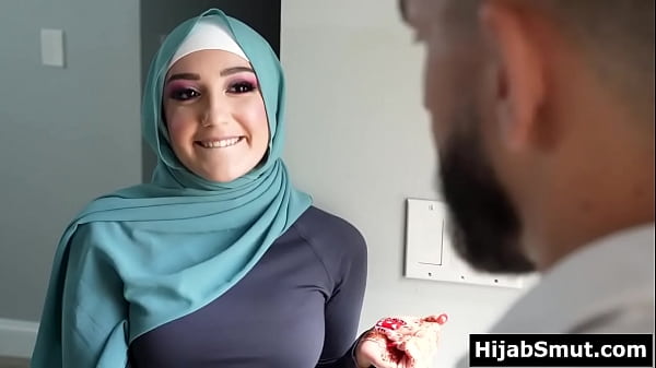 Gadis Muslimah Polos Digoda Dan Diatur Oleh Pelatih Sepak Bolanya Yang Mesum