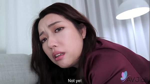 Cici, Ibu Rumah Tangga Tiongkok Yang Seksi Dengan Payudara Montok, Menggoda Dan Memainkan Penis Yang Keras.