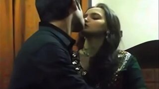 Gadis Mumbai Menggila Menikmati Ereksi Keras Pacarnya