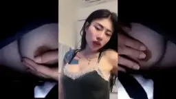 Vey Ruby Jane, Tiktoker Cantik Yang Asyik Mainin Payudara Seksi Sendiri
