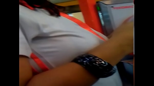 Payudara Desi Menggoda Di Balik Kaos Ketat