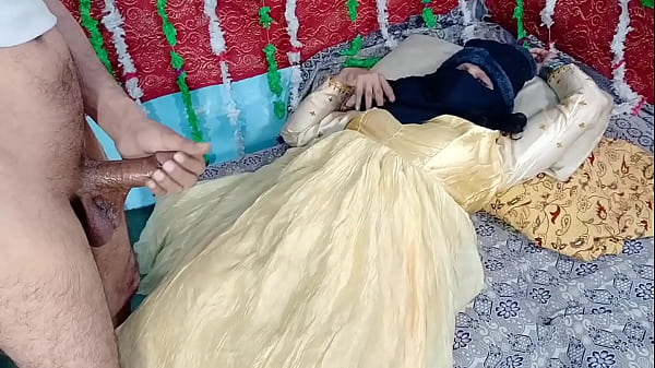 Gadis India Berpakaian Kuning, Vagina Basah Ditusuki Penis Besar Pria India Dalam Adegan Seks Brutal Di Xvideos