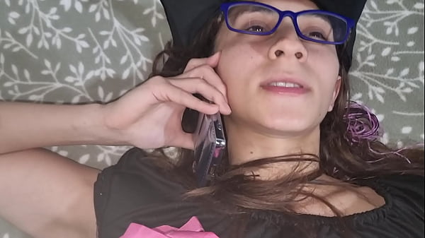 Hermanastra Se Viste De Bruja Y Su Hermanastro Le Deja La Boca Llena De Leche