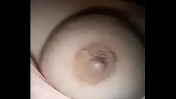 Gadis Desi Memamerkan Payudara Panasnya