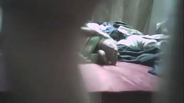 Pembantu Desi Beraksi Di Kamar Tidur