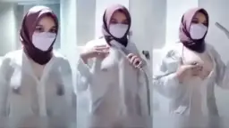 Camilla Basah Menggoda Dengan Hijab Transparan