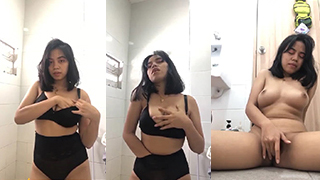 Mahasiswi Seksi Payudara Montok Masturbasi