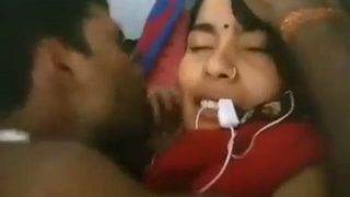 Tante India Menggoda Dengan Sari, Adegan Panas Terungkap