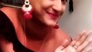 Tarian Erotis Telanjang Wanita India Sendirian