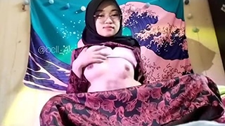 Ukhti Berjilbab Tergairah Terekam Mesum Lagi Sange