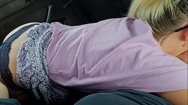 Teman Ibu Memberiku Kenikmatan Mulut Di Dalam Mobil