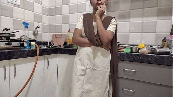 देसी कॉलेज लड़की घर आकर अपने सौतेले भाई के साथ जंगली मज़े लेती है