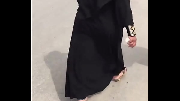 Gadis Seksi Menggoda Dengan Pose Panas