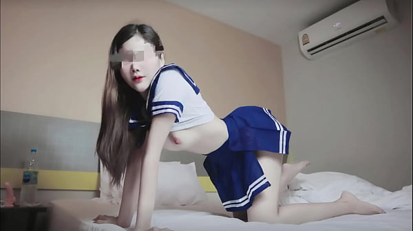 Gadis Jepang Berbaju Seragam Sekolah Dan Sebelum Masuk Kelas Oleh Ninewthai