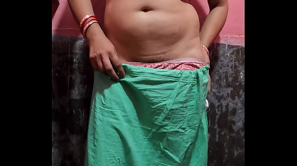 Istri Desi Merapikan Bulu Kemaluannya Dengan Mesin Cukur