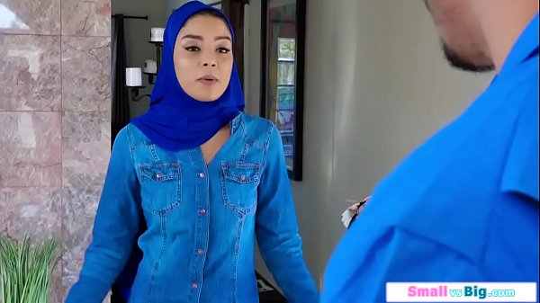 Gadis Arab Digoyang Keras Oleh Dua Pria Perkasa