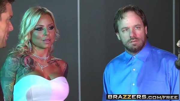 Kisah Nyata Istri Nakal: Britney Shannon Dihardcore Dua Lelaki
