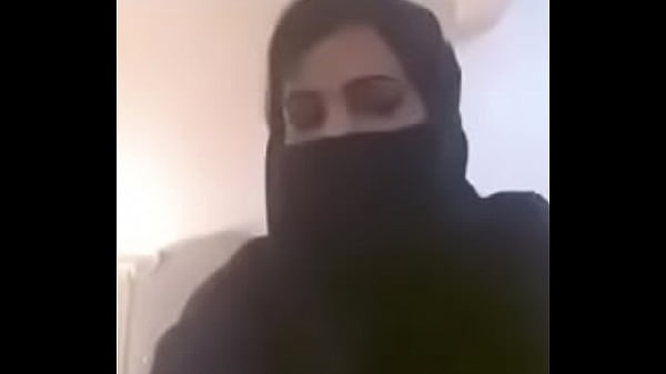 Mengintip Aktivitas Seksi Di Balik Hijab