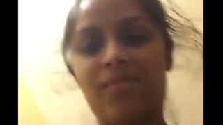 Cewek Punjab Pamer Memek Basah