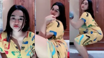 Pembawa Acara Seksi Bergoyang Menggoda Dengan Balutan Daster