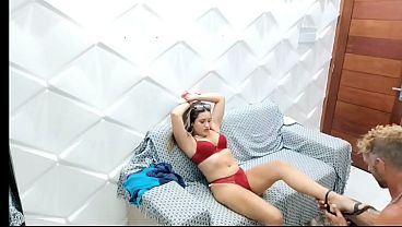 Ibu Mertuaku Yang Masih Muda Sendirian Di Rumah, Haus Nafsu, Aku Datang Dan Dia Langsung Merayuku Untuk Menembus Bokong Sempitnya Sampai Aku Memuntahkan Semua Di Dalam. Vagninho E Vivi Capetinha.