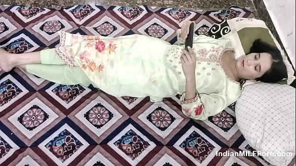 Adik Tiri India Nonton Bokep Di Hp, Dihardcore Ganas Oleh Kakak Tirinya – Suara Hindi