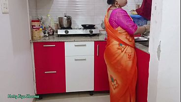 Bokep India Bhabhi Mesum Di Dapur, Dientot Ganas Kontol Gede