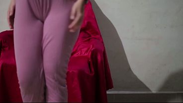 Cewek Chindo Pakai Tanktop Satin, Genit Buka-bukaan Di Depan Kamera