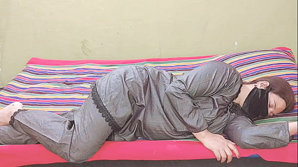 Bhabhi Pakistan Digoyang Kencang Dan Cepat Dari Belakang Dengan Suara Desi Hindi