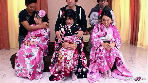 Pesta Seks Langka Jepang Dengan Tiga Remaja Jav Imut Yang Memiliki Bulu Kemaluan Lebat