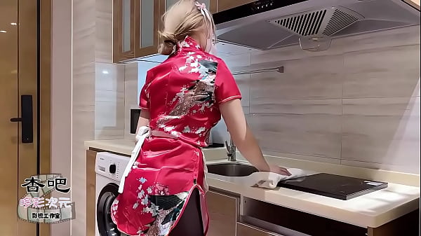 中华娘cos太骚了，实在忍不住想干一炮