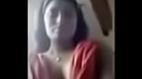 Cewek India Pamer Tetek Gede, Bikin Ngilu Lihatnya