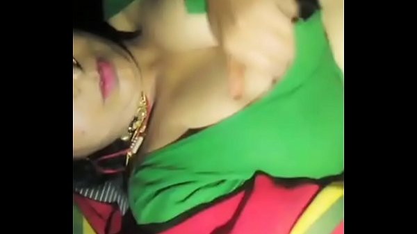 Tante Desi Pamer Payudara Montok