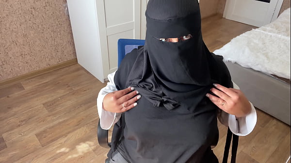 Istri Arab Baca Cerita Nafsu Yang Bikin Basah
